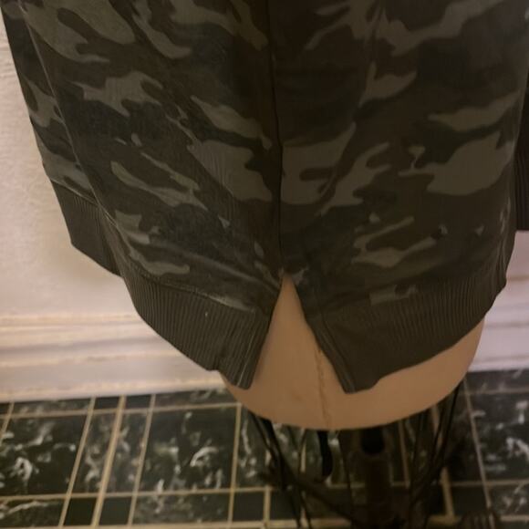 Ideology Camo-Print Sweatshirt Emerald NWT (Runs Big Like a 1X) Size L - Picture 7 of 10
